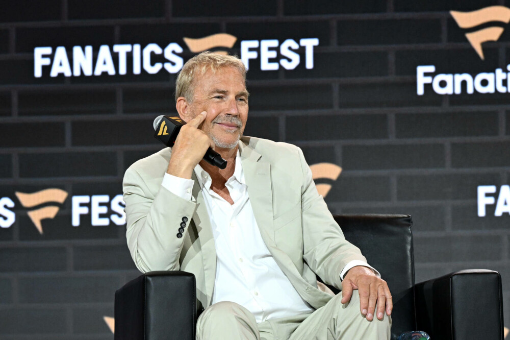 Kevin Costner împlinește 71 de ani. De la roluri de figurație la statutul de legendă a filmului. GALERIE FOTO - Imaginea 17