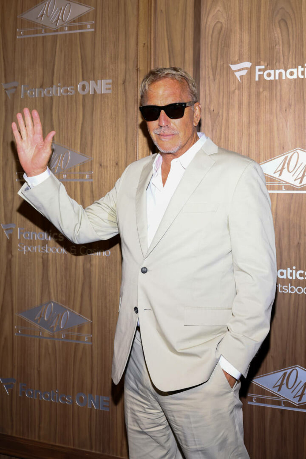 Kevin Costner împlinește 71 de ani. De la roluri de figurație la statutul de legendă a filmului. GALERIE FOTO - Imaginea 21