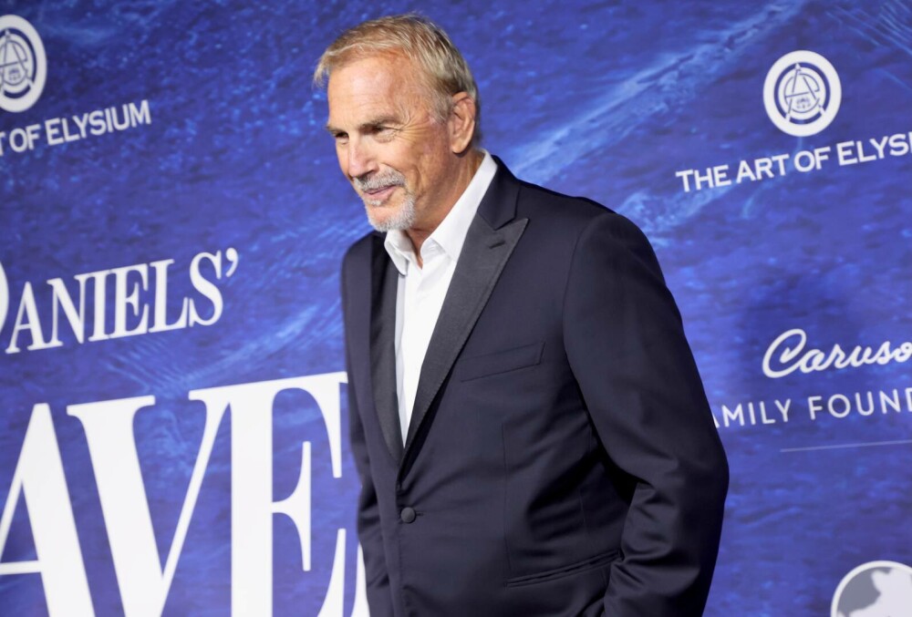 Kevin Costner împlinește 71 de ani. De la roluri de figurație la statutul de legendă a filmului. GALERIE FOTO - Imaginea 26