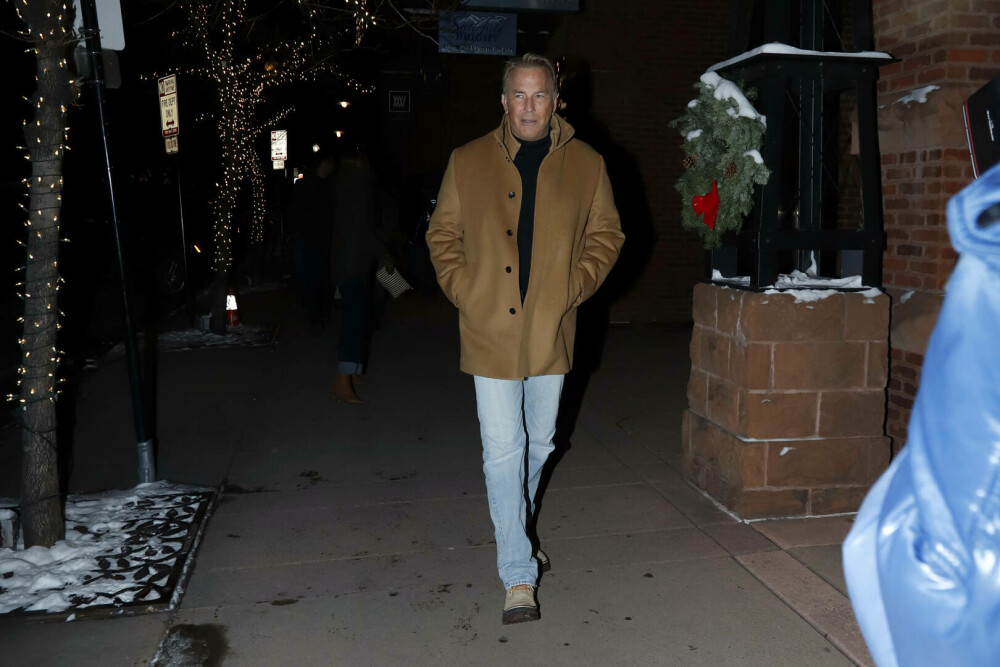 Kevin Costner împlinește 71 de ani. De la roluri de figurație la statutul de legendă a filmului. GALERIE FOTO - Imaginea 27