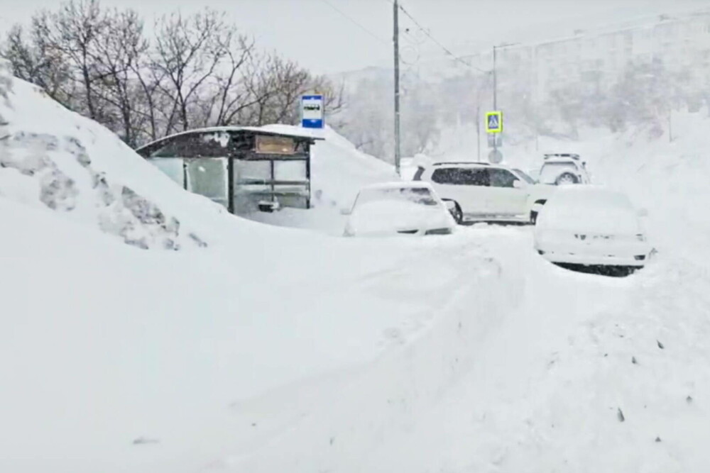 VIDEO cu ”apocalipsa zăpezii”. Locuitorii unui oraș din Rusia ies din case pe ferestre, din cauza ninsorilor foarte puternice - Imaginea 4