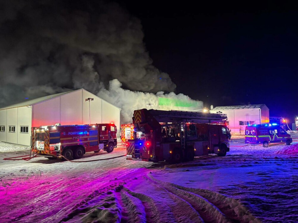 Incendiu puternic la o fabrică de polistiren din Cluj. Nouă autospeciale s-au mobilizat să stingă flăcările - Imaginea 3