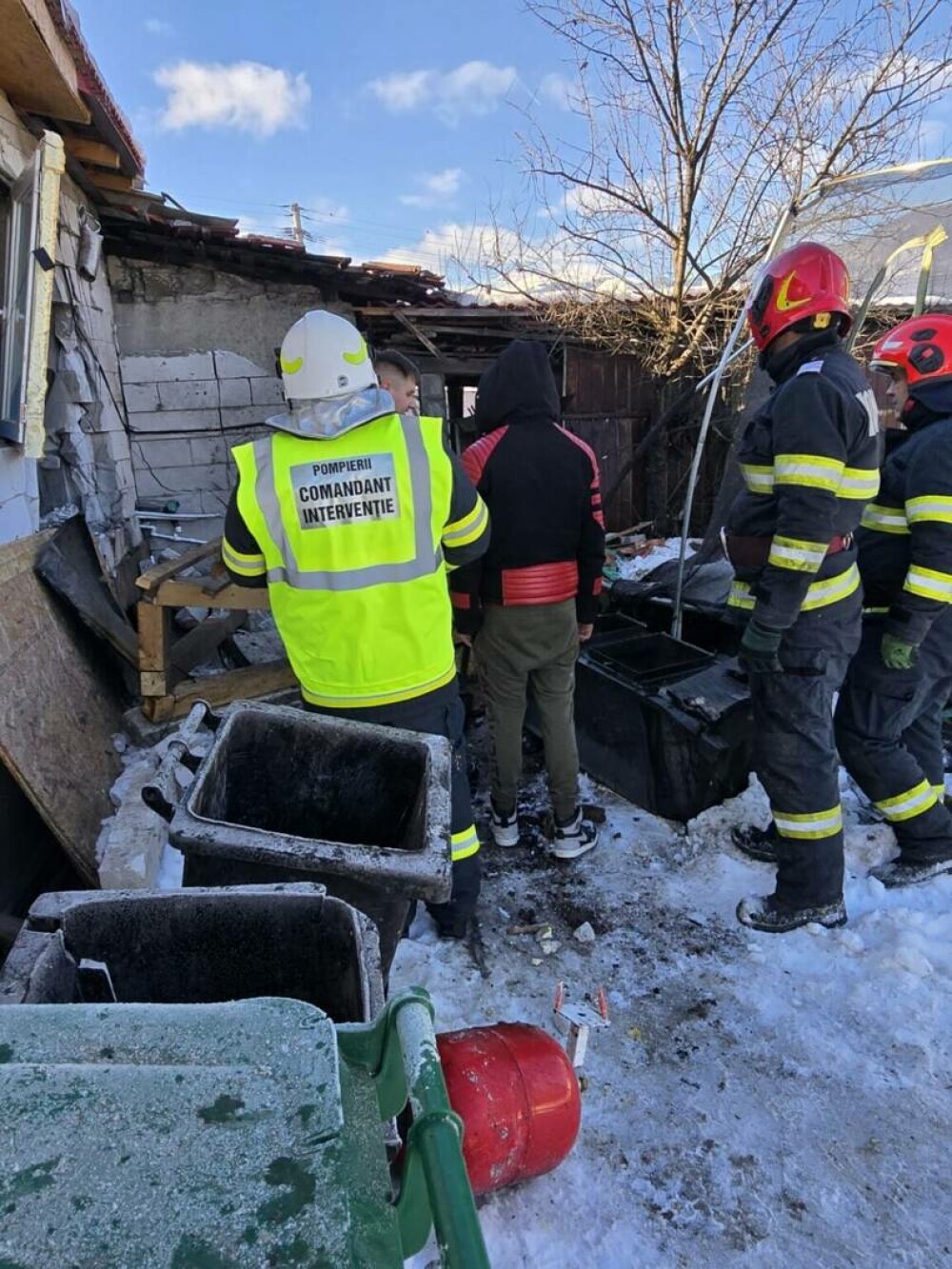 Un bărbat a murit în urma unei explozii la o centrală pe lemne, în Hunedoara. Deflagraţia a fost urmată de incendiu - Imaginea 2