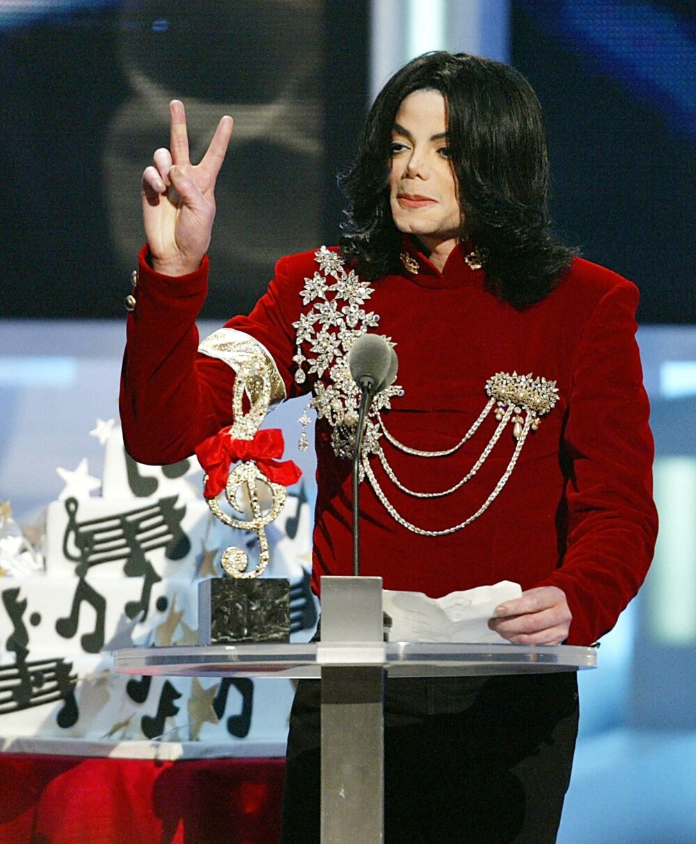 FOTO SOCANT. Prima imagine cu Michael Jackson mort - Imaginea 19