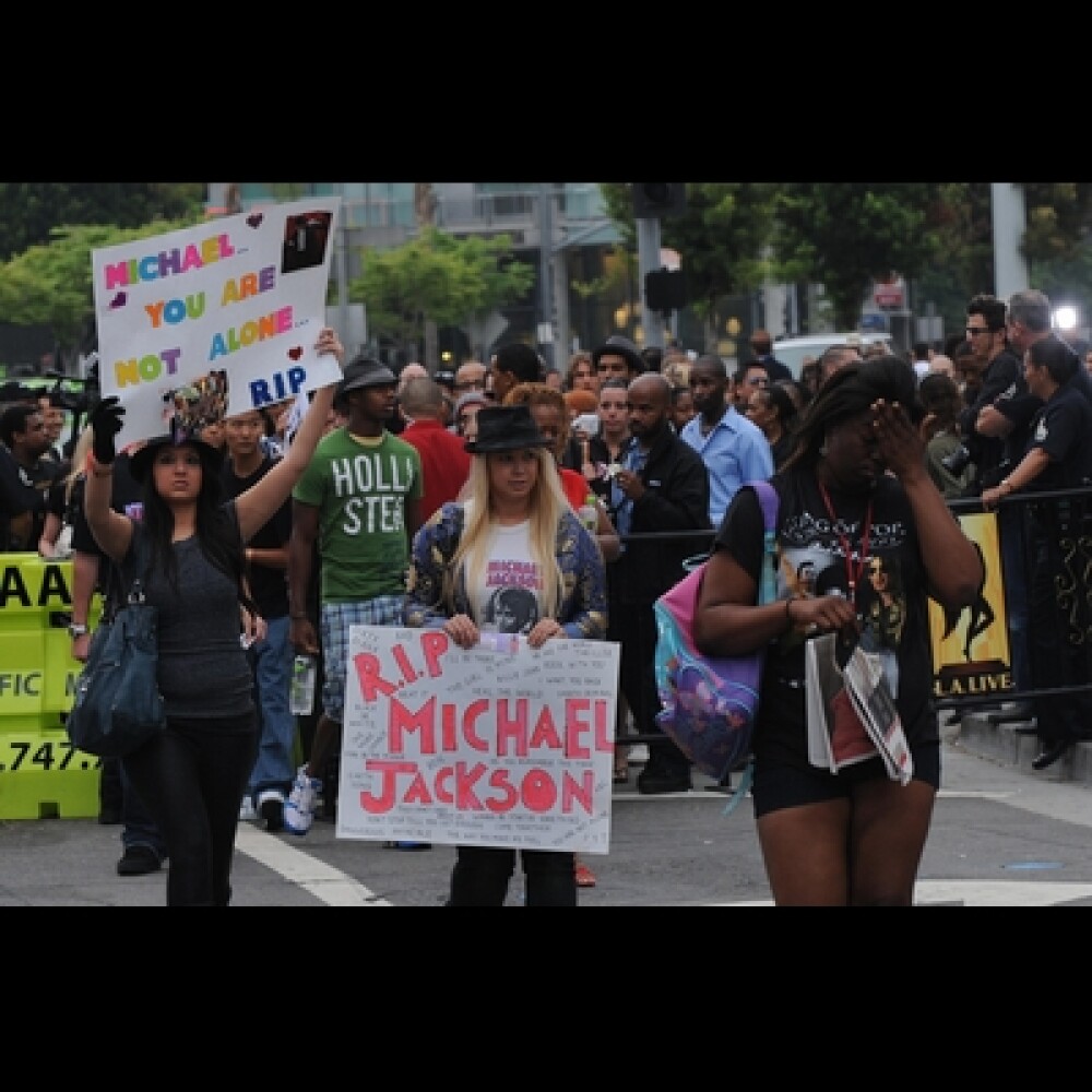 Michael Jackson, primul megastar al planetei! - Imaginea 2