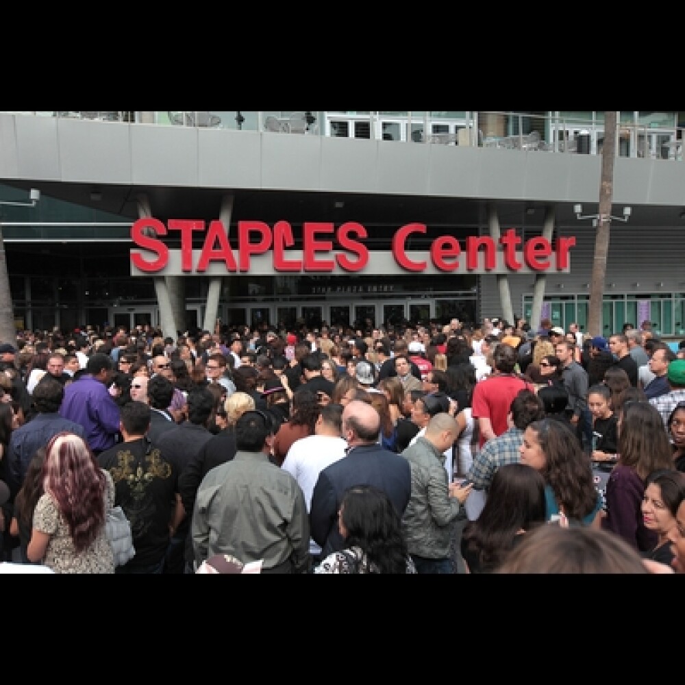 Vezi aici ceremonia de la Staples Center, in memoria lui Michael Jackson! - Imaginea 4