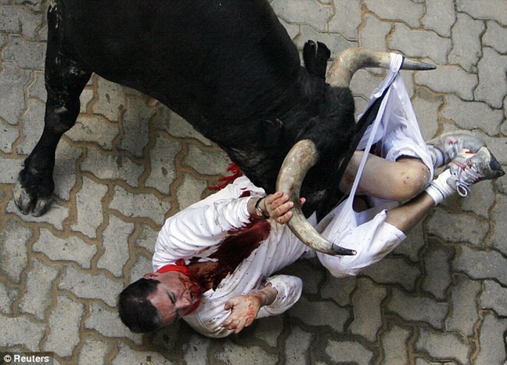 Goana spre moarte, la Pamplona: tanar ucis de un taur! - Imaginea 2