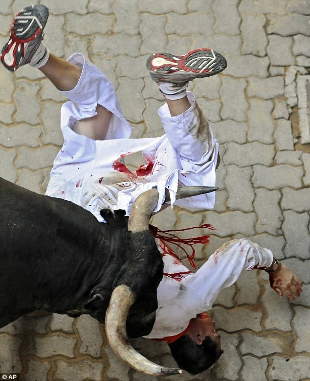 Goana spre moarte, la Pamplona: tanar ucis de un taur! - Imaginea 4
