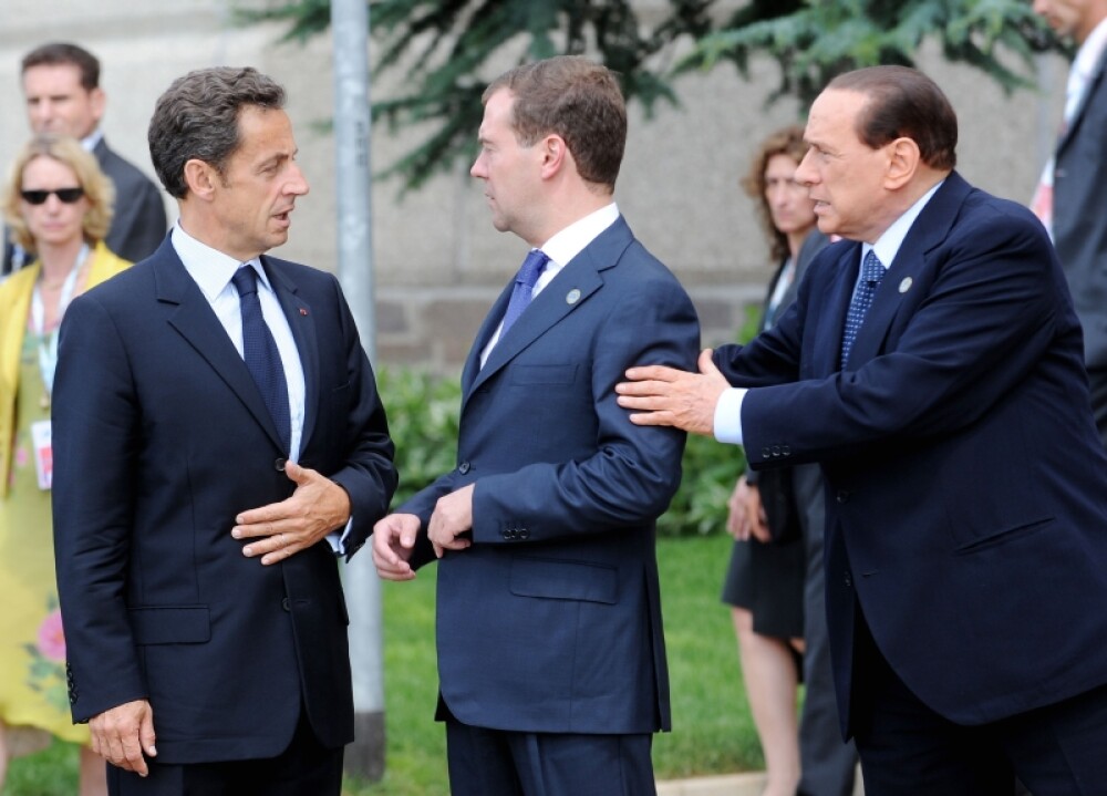 Medvedev, BEAT la summitul G8?! Berlusconi si Sarkozy nu-l lasa la greu! - Imaginea 4