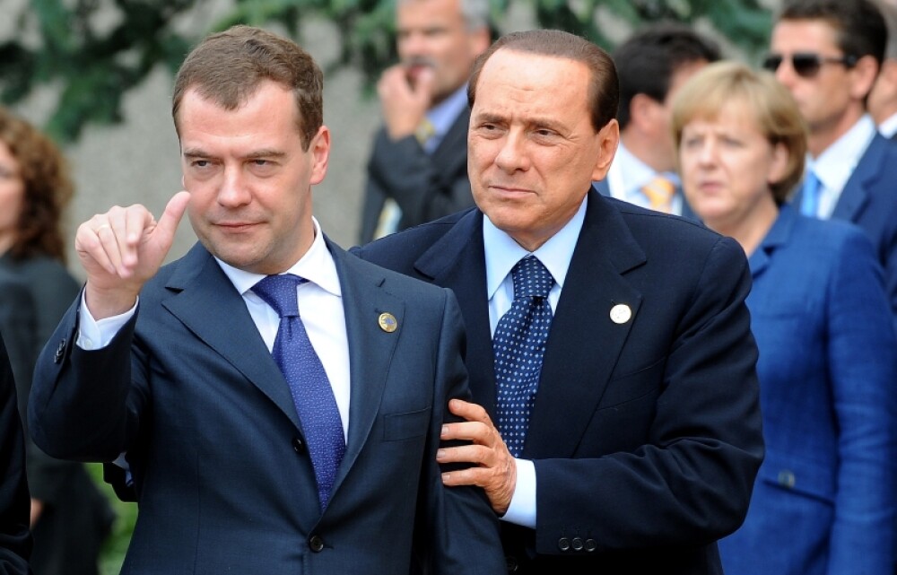 Medvedev, BEAT la summitul G8?! Berlusconi si Sarkozy nu-l lasa la greu! - Imaginea 1