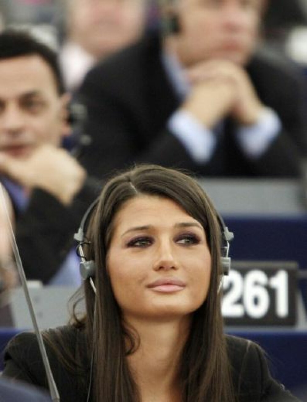 Primele poze cu Elena Basescu in Parlamentul European! - Imaginea 4