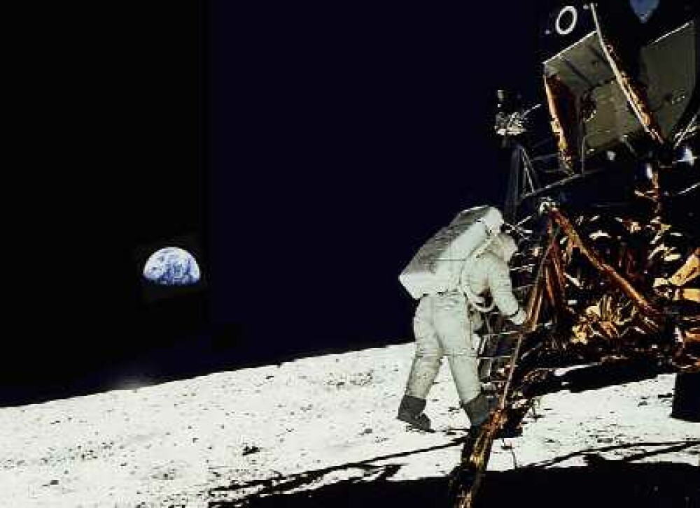 Armstrong, primul care a pasit pe Luna. Aldrin, primul care a urinat - Imaginea 5