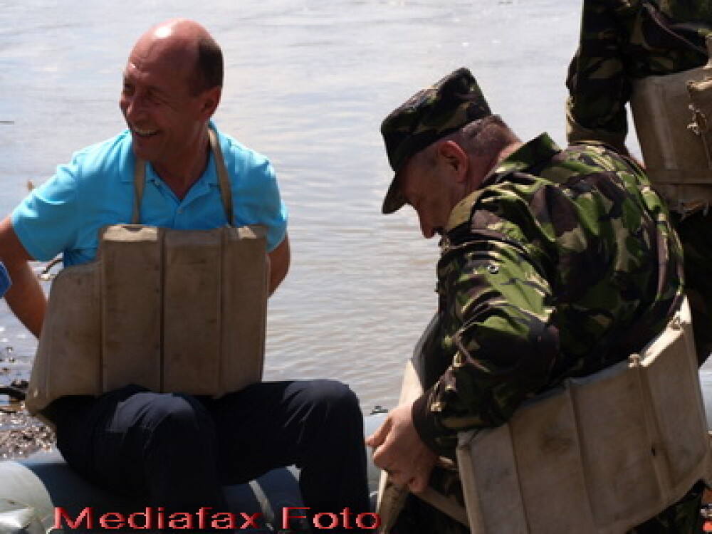 Basescu: podul de la Dornesti se deschide la pranz - Imaginea 4