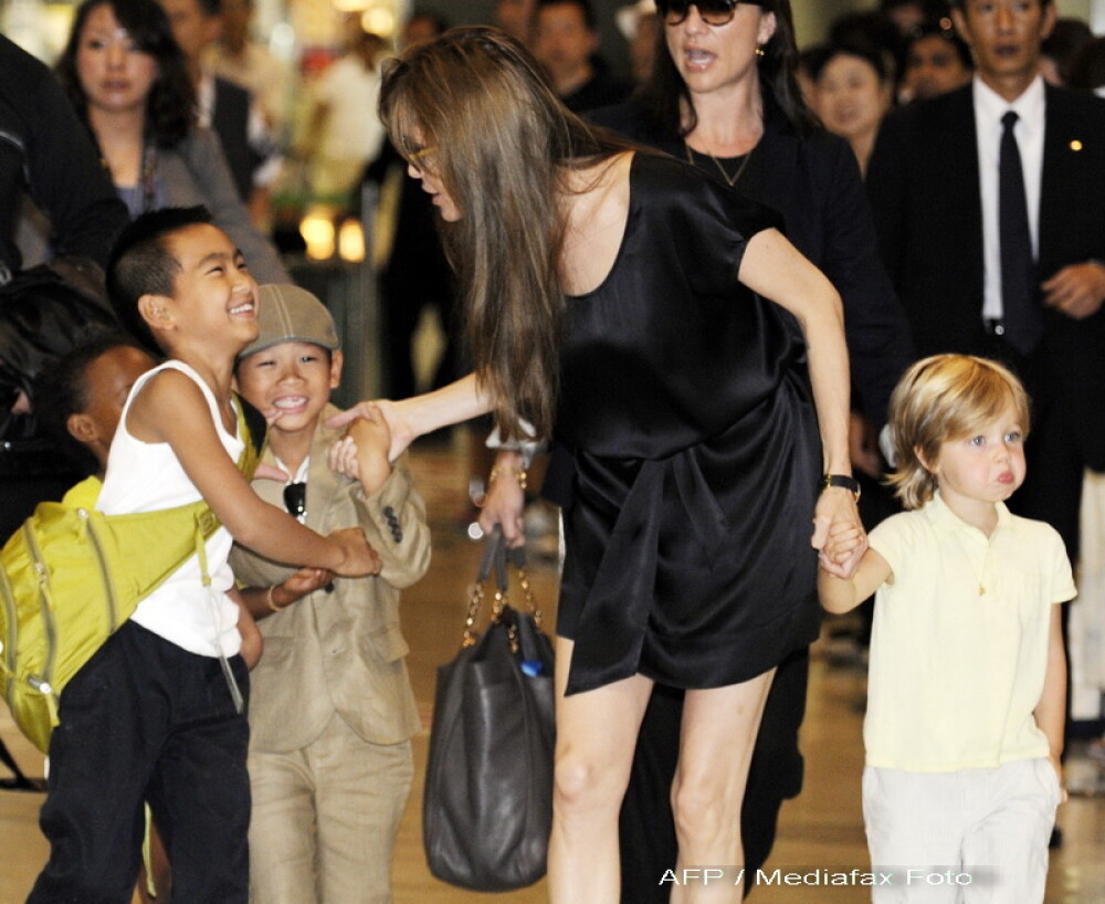 Lady in red! Angelina Jolie a facut senzatie la Moscova - Imaginea 6