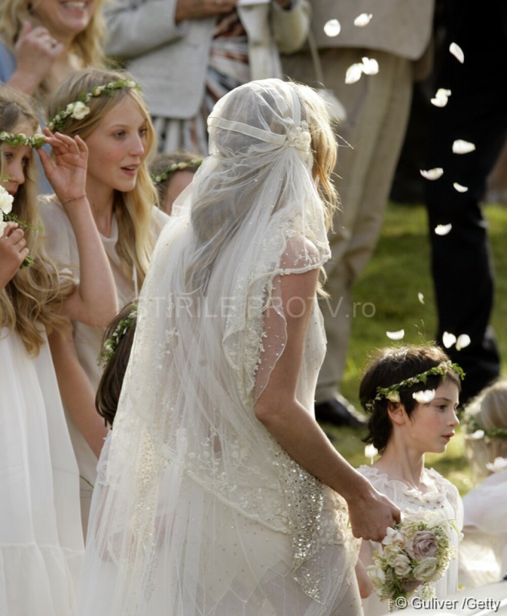 Fite de diva. Kate Moss a inchis doua orase ca sa nu fie deranjata la nunta. GALERIE FOTO - Imaginea 2