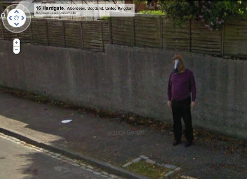 FOTO. Cele mai intrigante instantanee suprinse de Google Street View - Imaginea 1