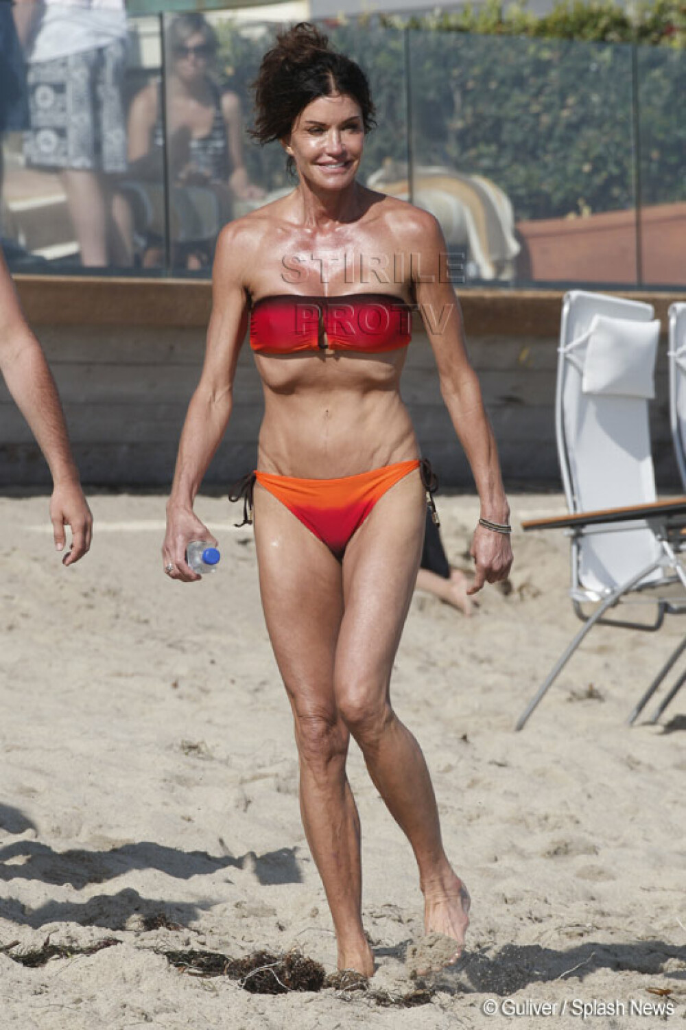 FOTO. 24 de ani de operatii o fac pe fosta logodnica a lui Stallone sa arate impecabil la 56 de ani - Imaginea 2