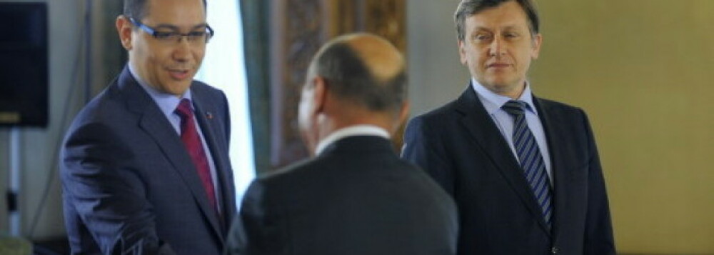 Video. Basescu i-a dat lui Ponta un dosar cu promisiunea de DEMISIE, daca se schimba Constitutia - Imaginea 4