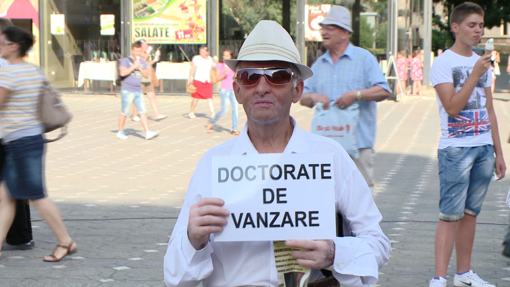 Protest anti USL la Timisoara. Sustinatorii presedintelui,la un pas sa se incaiere cu revolutionarii - Imaginea 3