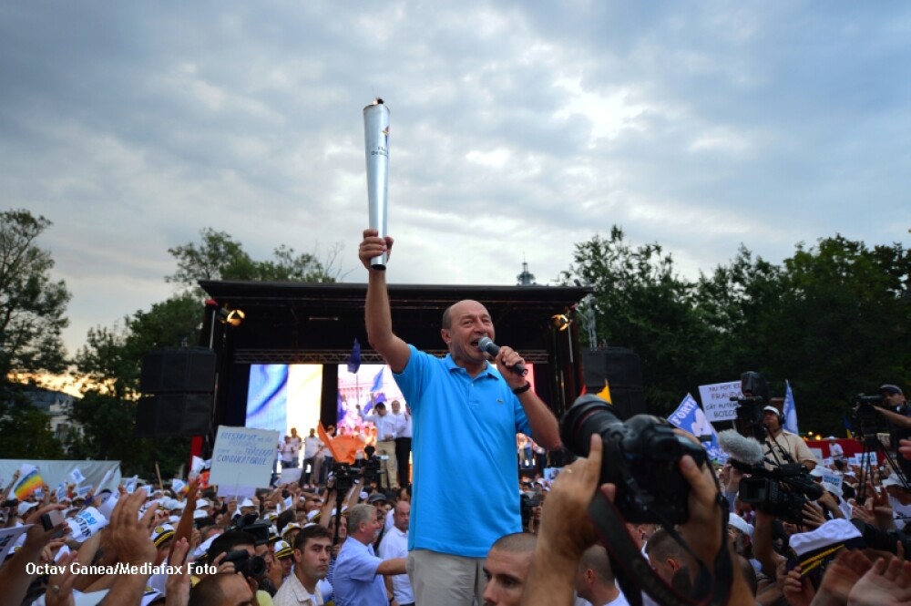 Ziua mitingurilor in Capitala. Basescu: Ne vedem la Cotroceni. 35.000 de oameni la evenimentul USL - Imaginea 4