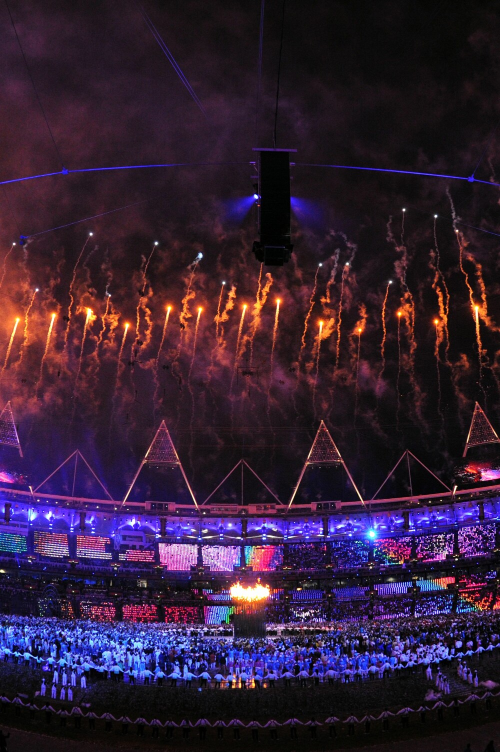 JO 2012. Ceremonia de deschidere, imaginile spectacolului de 27 de milioane de euro de la Londra - Imaginea 15