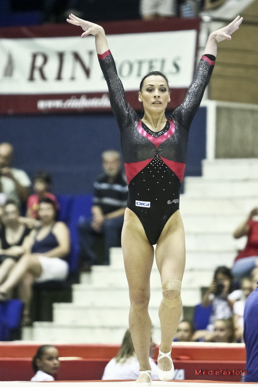 Echipa feminina de gimnastica a Romaniei s-a calificat in finala olimpica - Imaginea 3