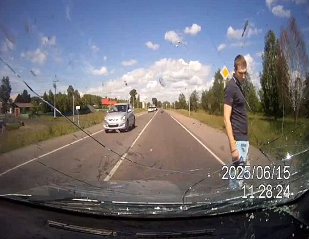 Momente de groaza pentru un sofer din Rusia. Ce i-a aparut brusc in fata masinii. VIDEO - Imaginea 1