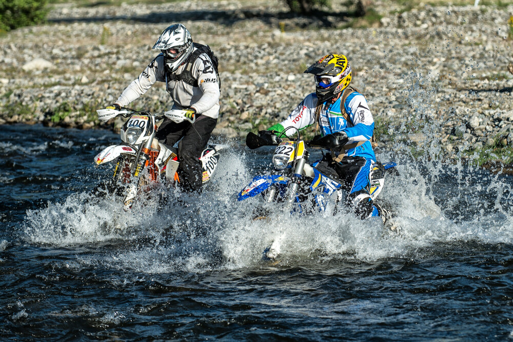 Prima zi de off-road la Red Bull Romaniacs: nici un om normal nu ar putea face asta fara ajutor - Imaginea 4