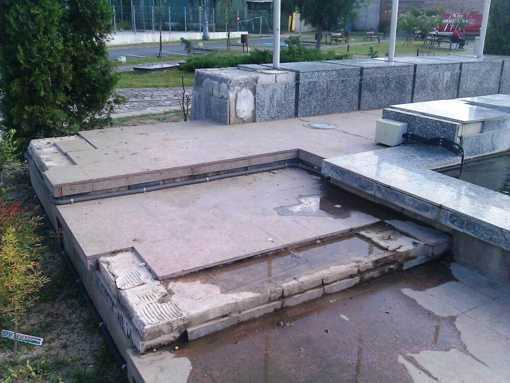 Parcul reconcilierii, simbol al relatiilor romano-ungare, a devenit o ruina. Vezi cum arata acum - Imaginea 6