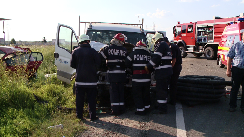 Accident cu sase victime pe drumul dintre Timisoara si Arad. Un sofer de 26 de ani a murit. FOTO - Imaginea 3