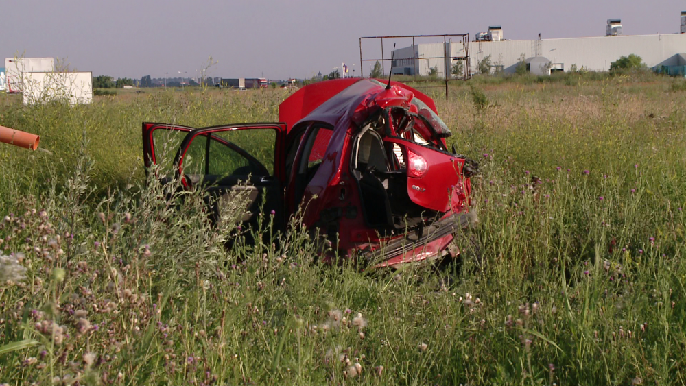 Accident cu sase victime pe drumul dintre Timisoara si Arad. Un sofer de 26 de ani a murit. FOTO - Imaginea 4