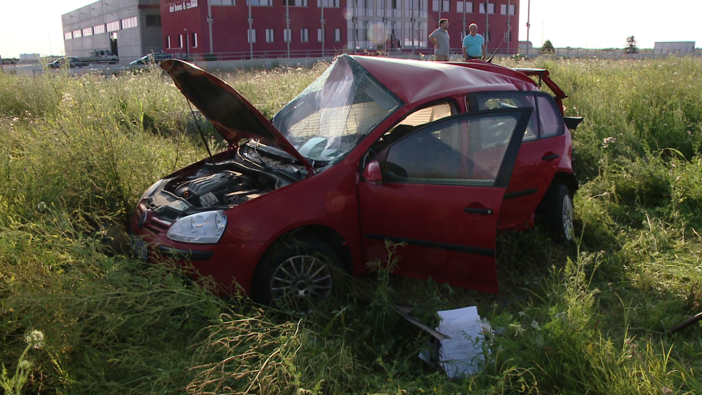 Accident cu sase victime pe drumul dintre Timisoara si Arad. Un sofer de 26 de ani a murit. FOTO - Imaginea 11