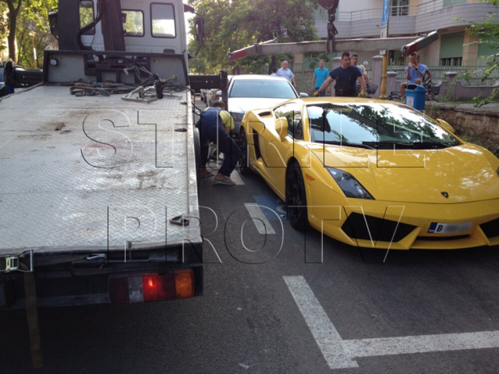 Ce s-a intamplat cand politistii au vrut sa ridice acest Lamborghini, parcat neregulamentar. FOTO - Imaginea 1
