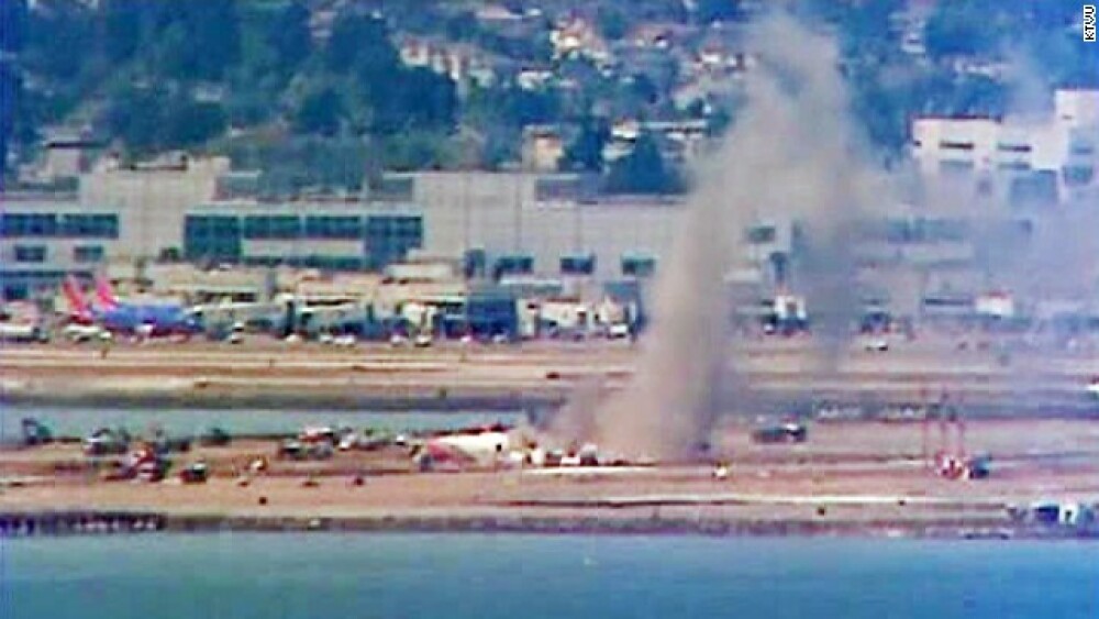 Un Boeing 777 s-a prabusit la aterizare si a luat foc in San Francisco. 2 persoane au murit. VIDEO - Imaginea 2