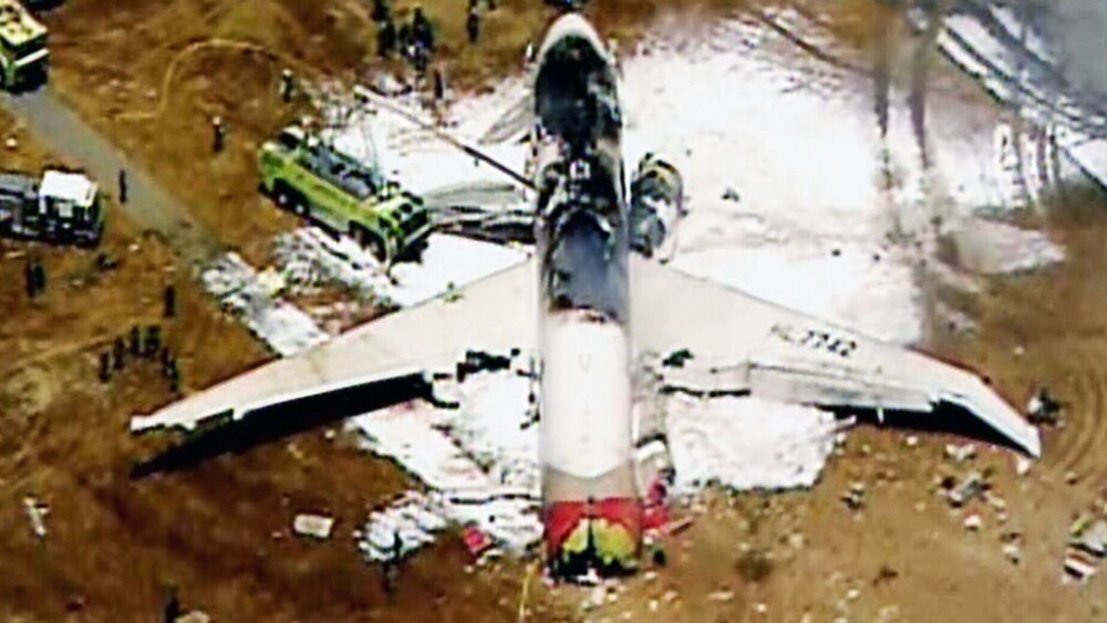 Un Boeing 777 s-a prabusit la aterizare si a luat foc in San Francisco. 2 persoane au murit. VIDEO - Imaginea 3
