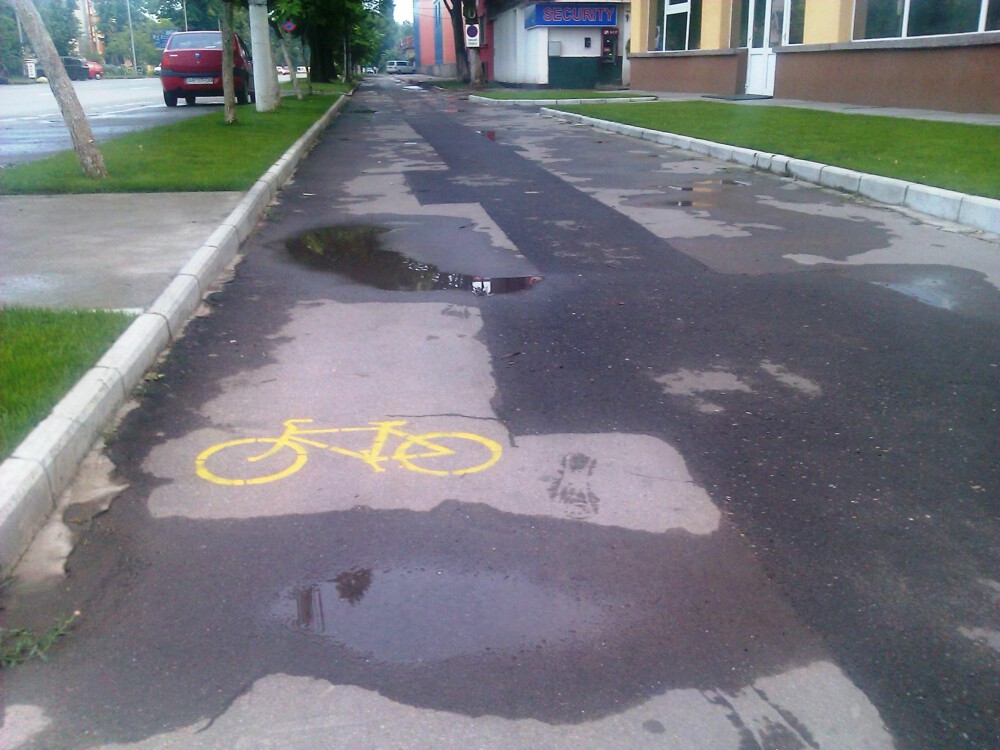 Anonimi cu initiativa au trasat prima pista de biciclisti ilegala din Arad. Reactia Primariei - Imaginea 1