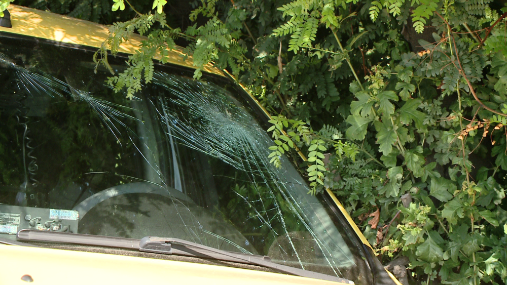 Accident pe Calea Lugojului. Un taximetrist si o pasagera au ajuns la spital. FOTO - Imaginea 9
