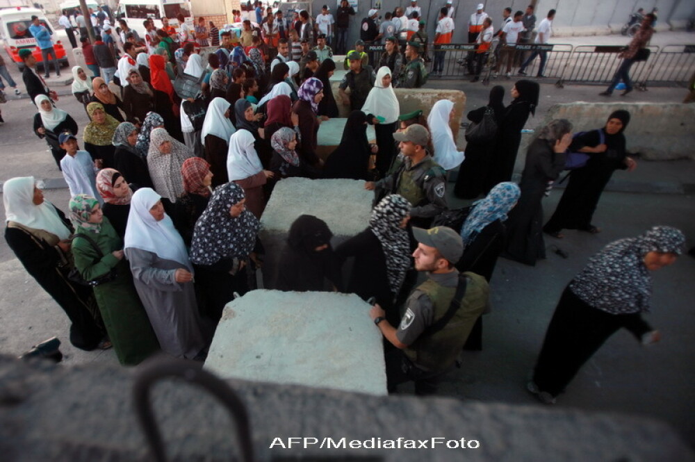 Peste 80.000 de musulmani s-au rugat pe Esplanada Moscheilor, la inceputul postului Ramadan - Imaginea 5