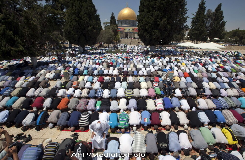Peste 80.000 de musulmani s-au rugat pe Esplanada Moscheilor, la inceputul postului Ramadan - Imaginea 2