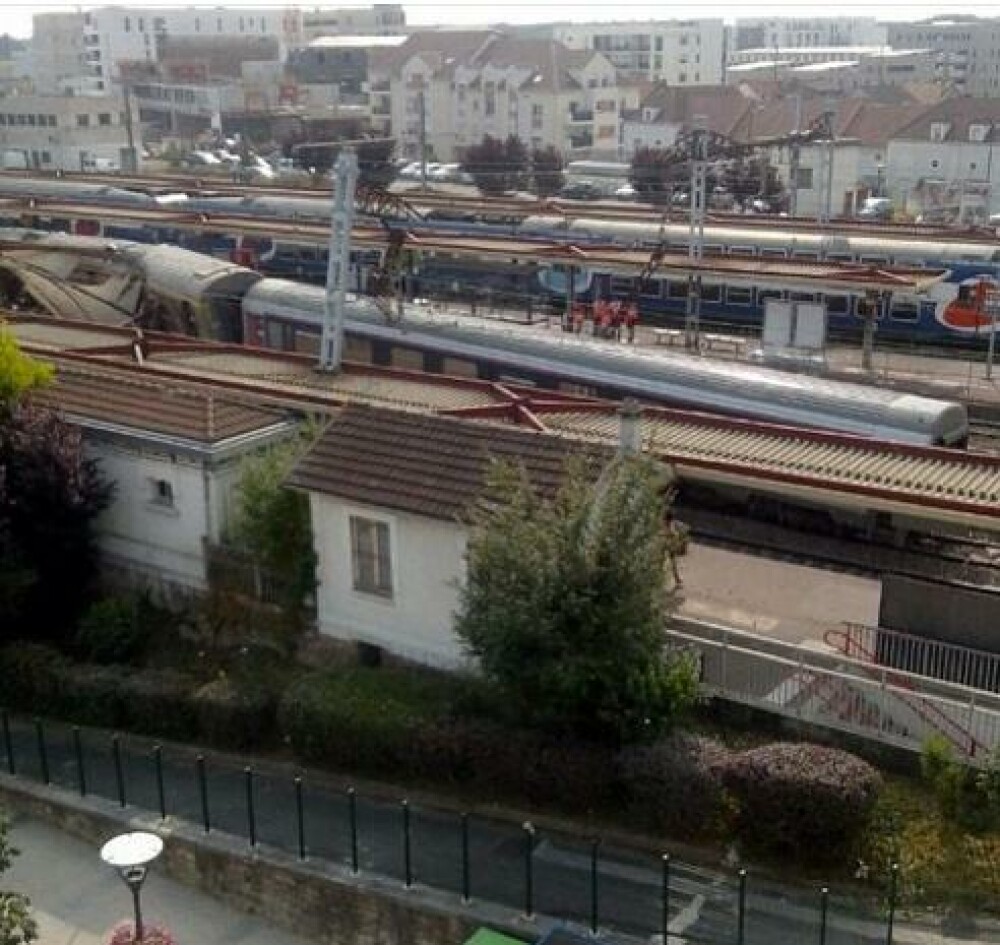 Accidentul de tren din Franta, provocat de o defectiune de macaz. 6 morti si 30 de raniti - Imaginea 2