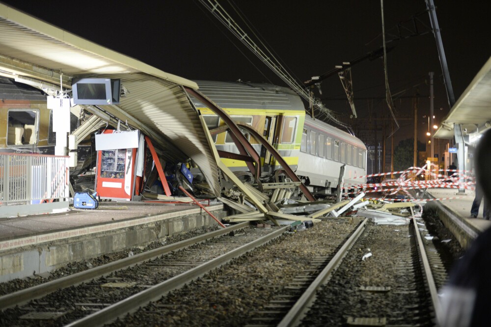 Accidentul de tren din Franta, provocat de o defectiune de macaz. 6 morti si 30 de raniti - Imaginea 6