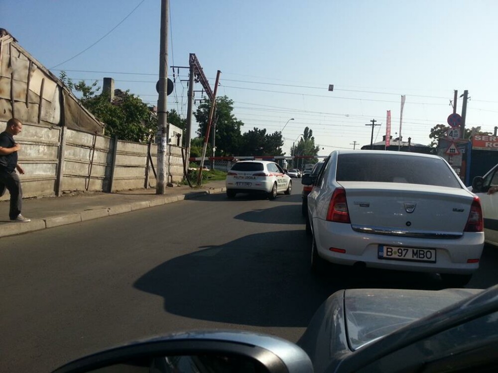 Cum a fost fotografiata o masina a Politiei Locale la doar o zi dupa accidentul lui Nae Nicolae - Imaginea 2