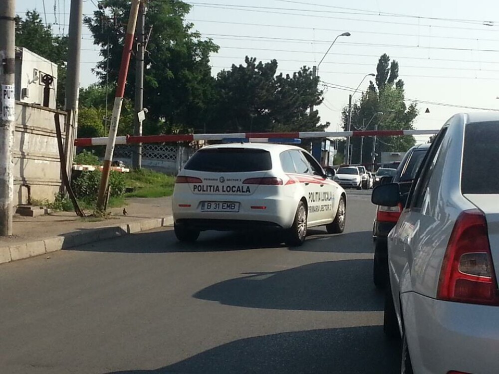 Cum a fost fotografiata o masina a Politiei Locale la doar o zi dupa accidentul lui Nae Nicolae - Imaginea 1