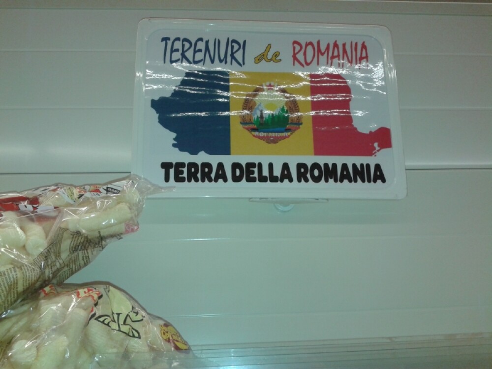 Cum arata standul cu produse romanesti intr-un celebru lant de supermarket din Italia. FOTO - Imaginea 1