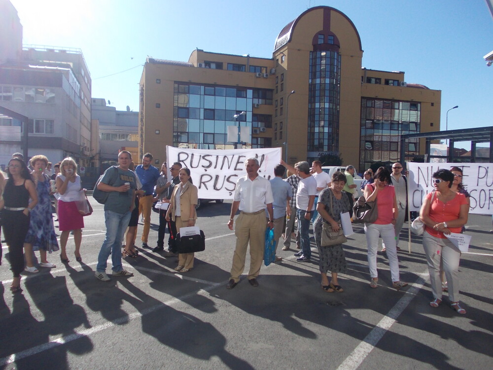 Protest fata de mutarea sediului Finantelor Publice Timis, la Deva. S-a inchis programul cu publicul - Imaginea 2