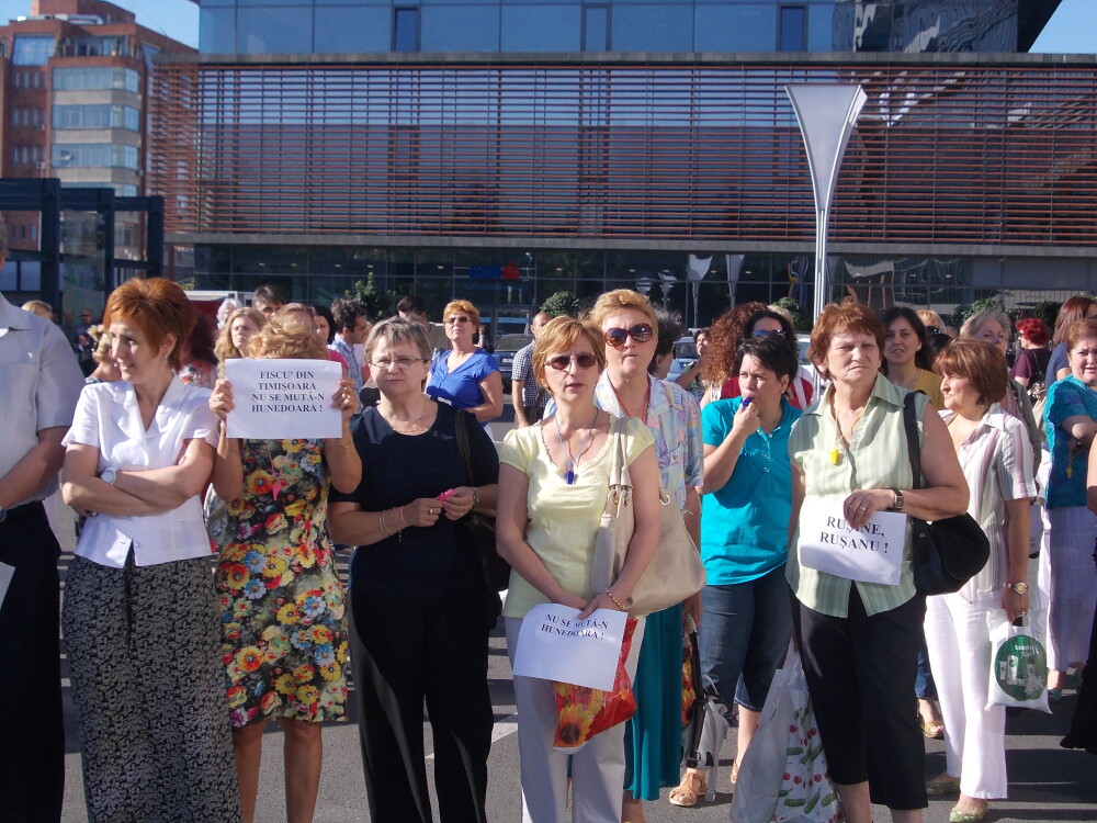 Protest fata de mutarea sediului Finantelor Publice Timis, la Deva. S-a inchis programul cu publicul - Imaginea 3