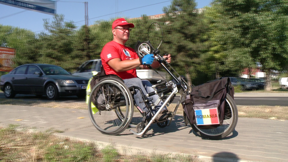 In drumul catre cel mai nordic punct al Europei,lugojeanul in scaun cu rotile s-a oprit la Timisoara - Imaginea 1