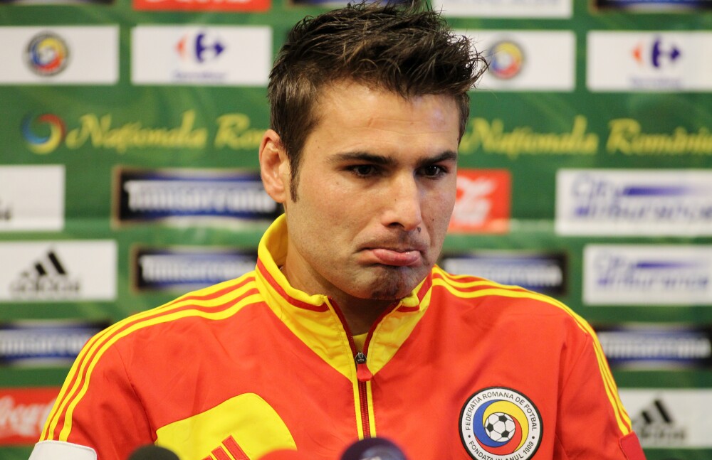 Adrian Mutu împlinește 47 de ani. Cariera „Briliantului”, de la atacant la FC Argeș la idol în marile cluburi europeme. FOTO - Imaginea 24