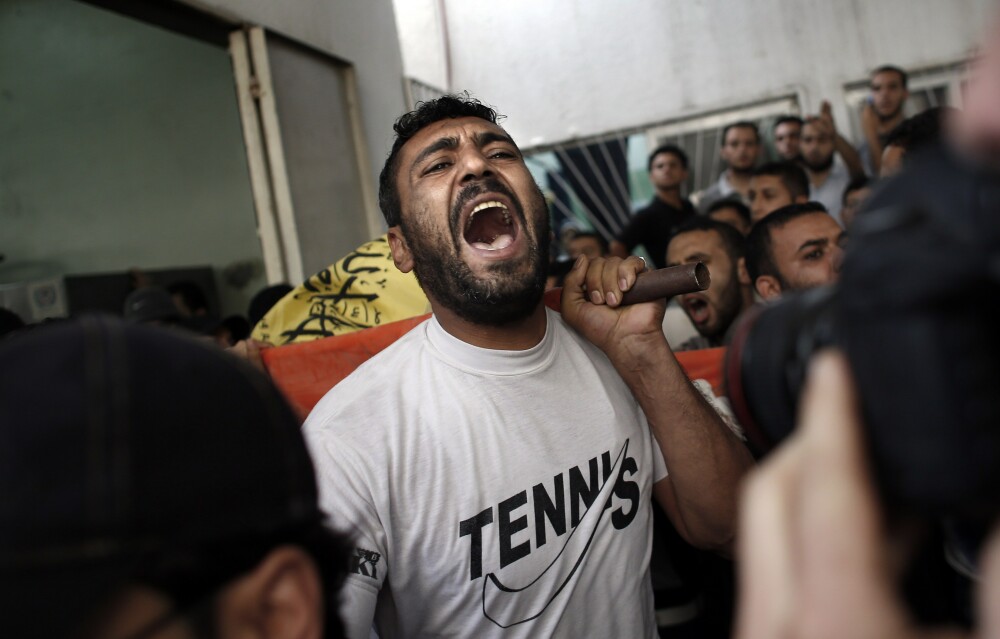 Civili folositi ca scuturi umane si atacuri de pedeapsa asupra palestinienilor. Imagini violente ale conflictului Israel-Gaza - Imaginea 9