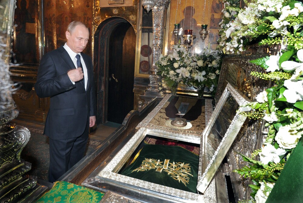 La cateva zile dupa tragedia din Ucraina, Putin s-a inchinat la biserica. Lideri mondiali: Nu se poate spala pe maini de vina - Imaginea 2